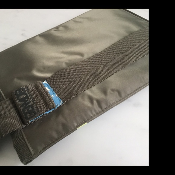 Tablet/ iPad cover/bag (Brand New) - Picture 3 of 6